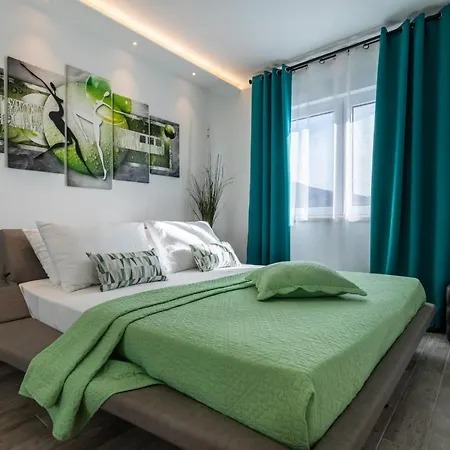 Valis Apartment *