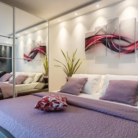 Valis Apartment