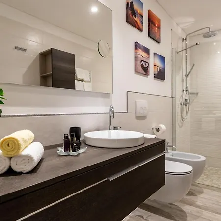 Valis Apartment *